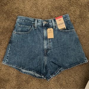 NWT Levi’s high waisted mom shorts